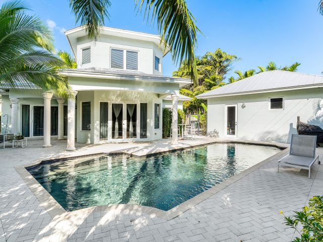 Home for rent at 1500 NE 4th Court - photo 6798404