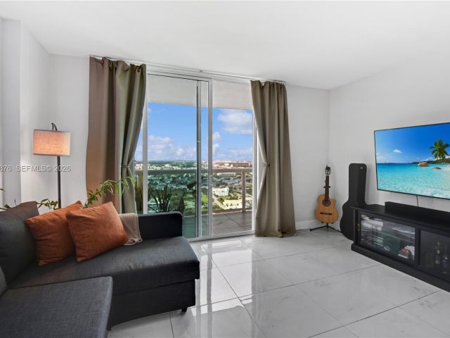 1-bedroom condo for sale in Miami - 1800 N Bayshore Dr 4106 - MondialRealty