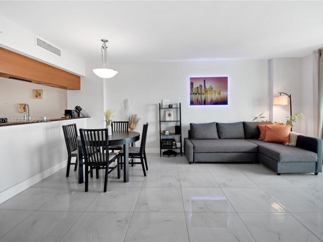 1-bedroom condo for sale in Miami - 1800 N Bayshore Dr 4106 - MondialRealty
