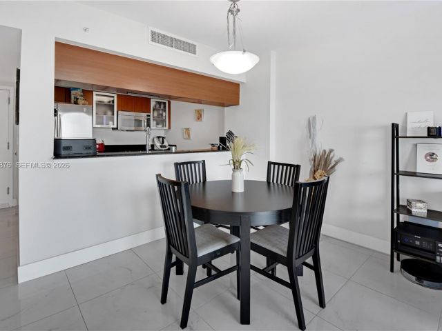 1-bedroom condo for sale in Miami - 1800 N Bayshore Dr 4106 - MondialRealty