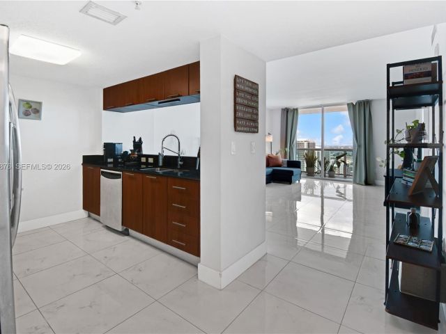 1-bedroom condo for sale in Miami - 1800 N Bayshore Dr 4106 - MondialRealty