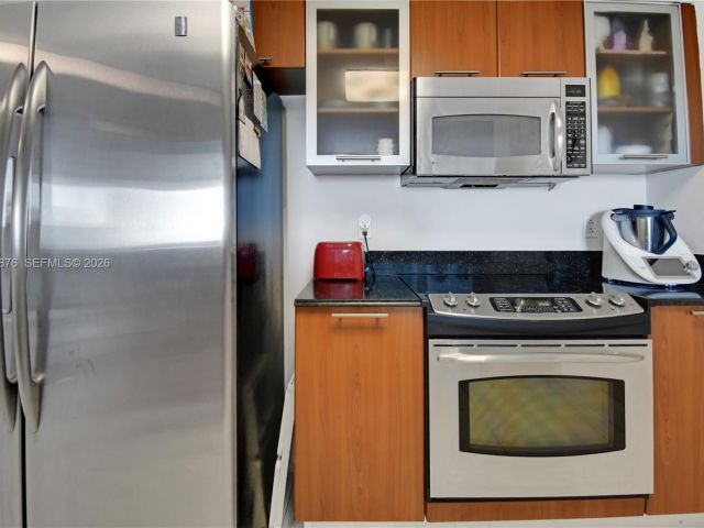 1-bedroom condo for sale in Miami - 1800 N Bayshore Dr 4106 - MondialRealty
