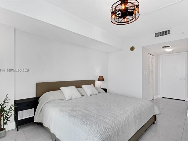 1-bedroom condo for sale in Miami - 1800 N Bayshore Dr 4106 - MondialRealty