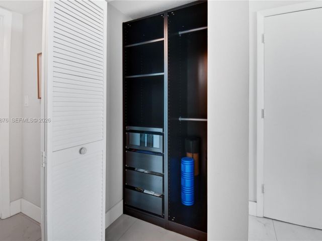 1-bedroom condo for sale in Miami - 1800 N Bayshore Dr 4106 - MondialRealty