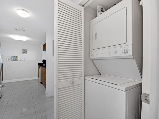 1-bedroom condo for sale in Miami - 1800 N Bayshore Dr 4106 - MondialRealty