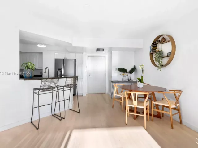 2-bedroom condo for rent in Miami Beach - 1800 Sunset Harbour Dr 803 - MondialRealty