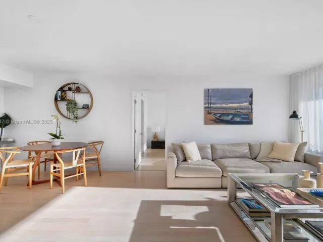 2-bedroom condo for rent in Miami Beach - 1800 Sunset Harbour Dr 803 - MondialRealty