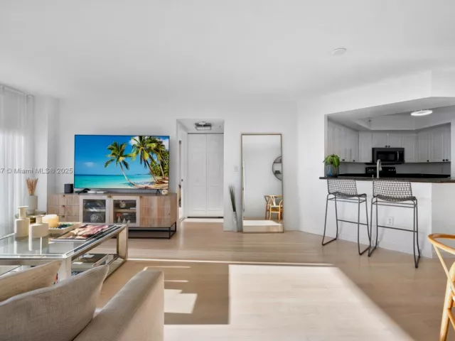 2-bedroom condo for rent in Miami Beach - 1800 Sunset Harbour Dr 803 - MondialRealty