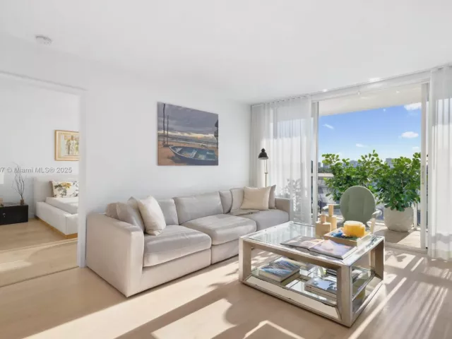 2-bedroom condo for rent in Miami Beach - 1800 Sunset Harbour Dr 803 - MondialRealty