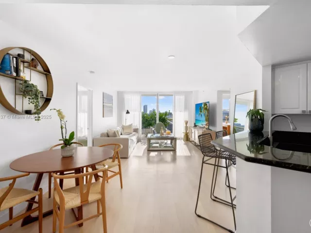 2-bedroom condo for rent in Miami Beach - 1800 Sunset Harbour Dr 803 - MondialRealty