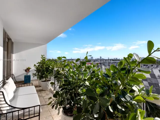 2-bedroom condo for rent in Miami Beach - 1800 Sunset Harbour Dr 803 - MondialRealty