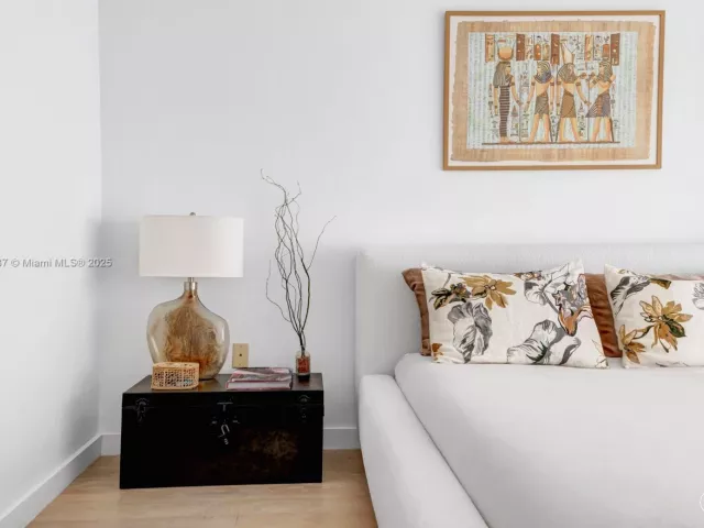 2-bedroom condo for rent in Miami Beach - 1800 Sunset Harbour Dr 803 - MondialRealty