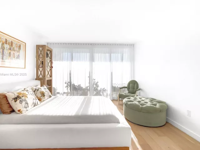 2-bedroom condo for rent in Miami Beach - 1800 Sunset Harbour Dr 803 - MondialRealty