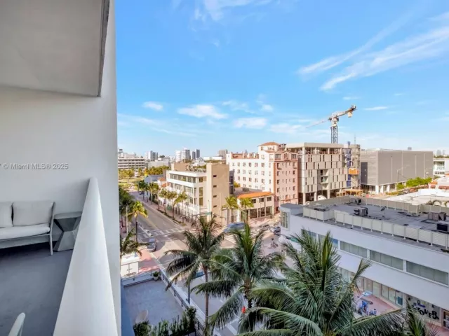 2-bedroom condo for rent in Miami Beach - 2301 Collins Ave 634 - MondialRealty