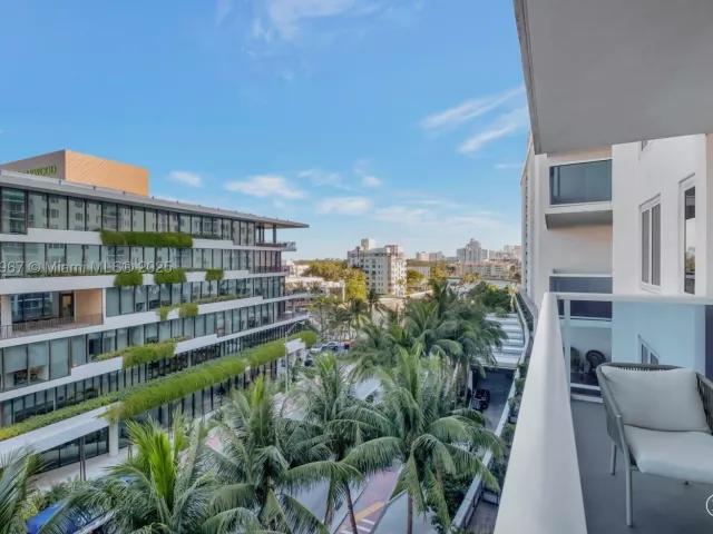 2-bedroom condo for rent in Miami Beach - 2301 Collins Ave 634 - MondialRealty