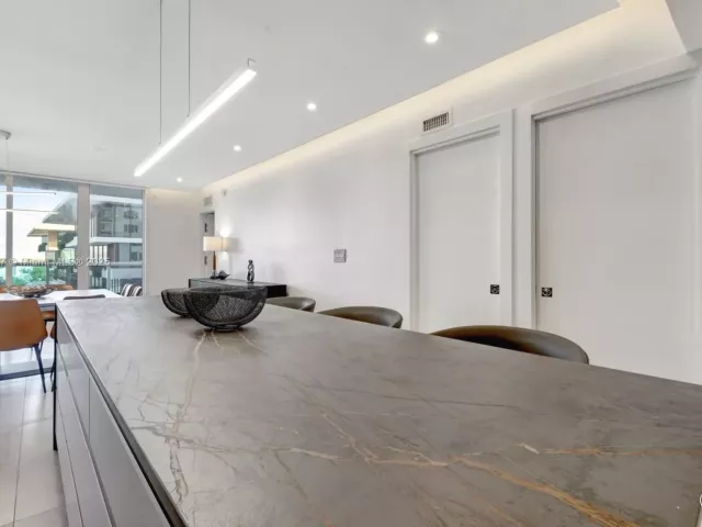 2-bedroom condo for rent in Miami Beach - 2301 Collins Ave 634 - MondialRealty