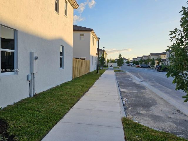 3-bedroom home for rent in Homestead - 2618 SE 27th Ct 2618 - MondialRealty