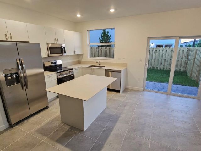 3-bedroom home for rent in Homestead - 2618 SE 27th Ct 2618 - MondialRealty