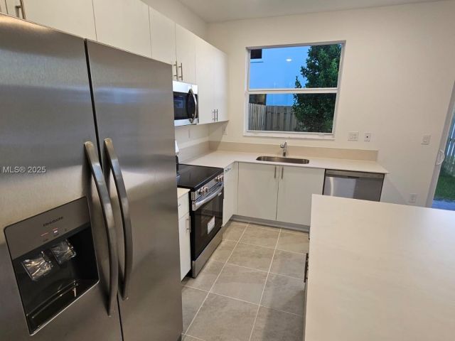 3-bedroom home for rent in Homestead - 2618 SE 27th Ct 2618 - MondialRealty