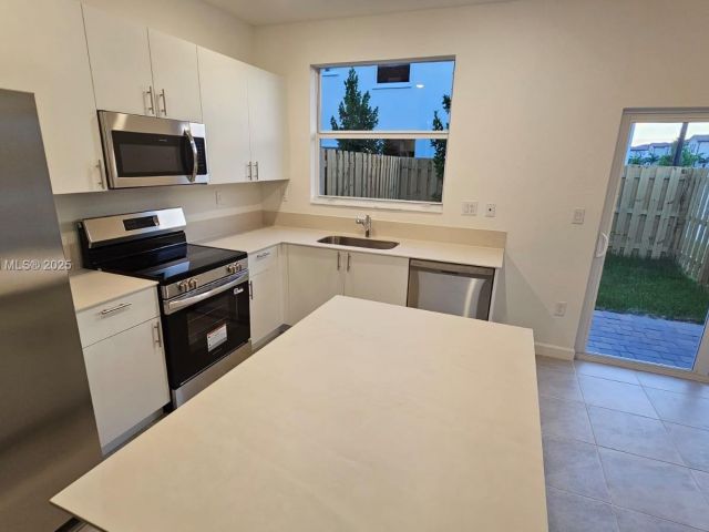 3-bedroom home for rent in Homestead - 2618 SE 27th Ct 2618 - MondialRealty