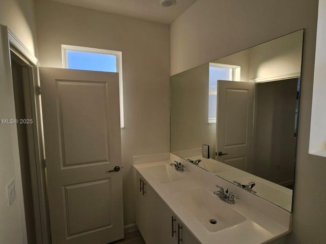 3-bedroom home for rent in Homestead - 2618 SE 27th Ct 2618 - MondialRealty