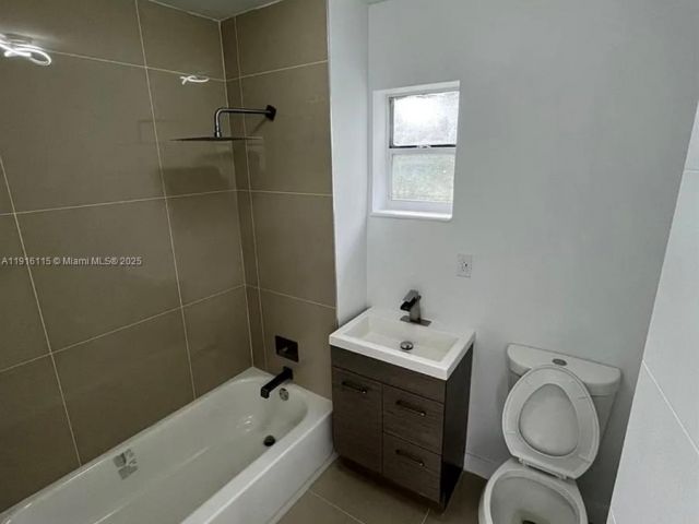 3-bedroom home for rent in Pompano Beach - 2726 NW 4th Ct - MondialRealty