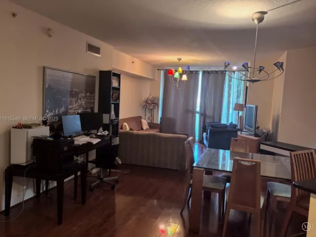 1-bedroom condo for sale in Sunny Isles Beach - 16699 Collins Ave 1105 - MondialRealty