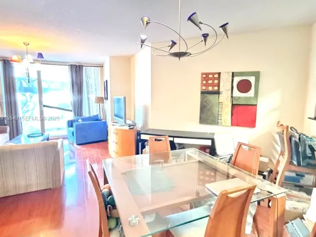 1-bedroom condo for sale in Sunny Isles Beach - 16699 Collins Ave 1105 - MondialRealty