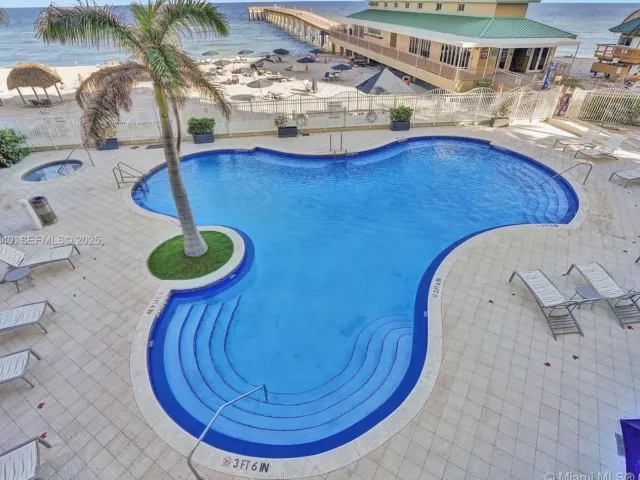 1-bedroom condo for sale in Sunny Isles Beach - 16699 Collins Ave 1105 - MondialRealty