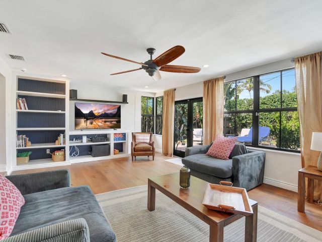 Home for rent at 801 SW 5th Street - photo 6809346