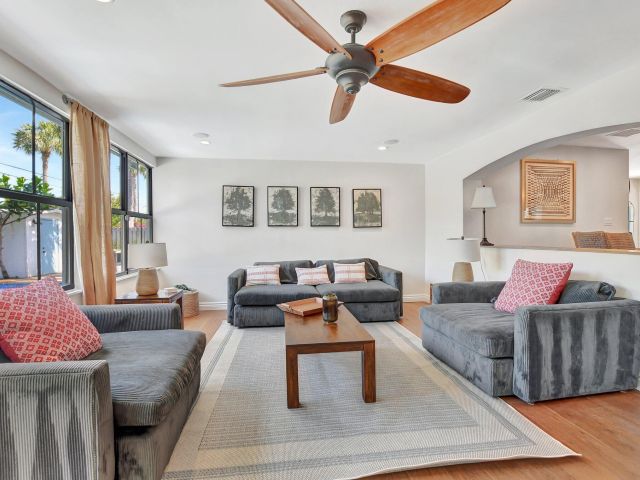 Home for rent at 801 SW 5th Street - photo 6809348