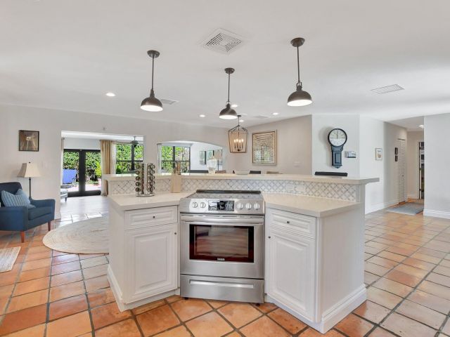 Home for rent at 801 SW 5th Street - photo 6809351