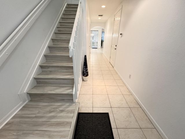 Home for rent at 1019 W Longport Circle 5b - photo 6803636