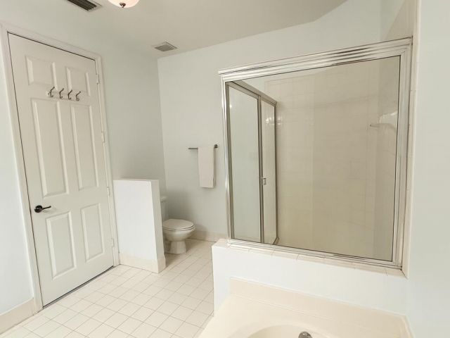 Home for rent at 1019 W Longport Circle 5b - photo 6803642