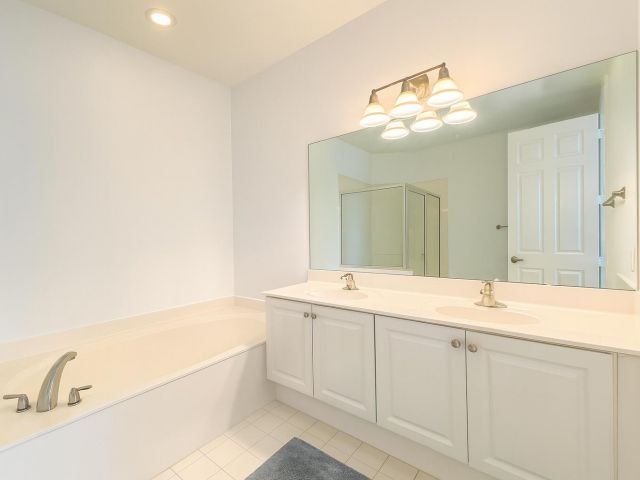 Home for rent at 1019 W Longport Circle 5b - photo 6803643
