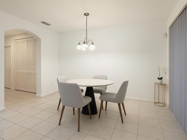 Home for rent at 1019 W Longport Circle 5b - photo 6803646