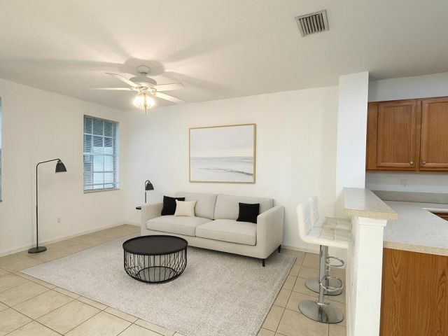 Home for rent at 1019 W Longport Circle 5b - photo 6803647