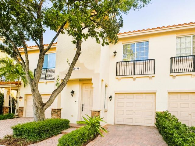 Home for rent at 1019 W Longport Circle 5b - photo 6803652