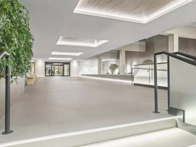 3-bedroom condo for rent in Miami Beach - 2301 Collins Ave 1432 - MondialRealty