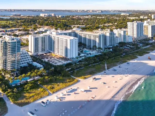 3-bedroom condo for rent in Miami Beach - 2301 Collins Ave 1432 - MondialRealty