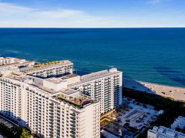 3-bedroom condo for rent in Miami Beach - 2301 Collins Ave 1432 - MondialRealty