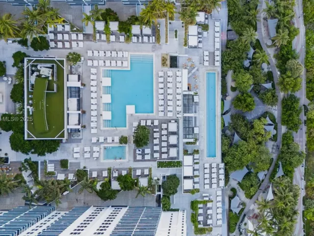 3-bedroom condo for rent in Miami Beach - 2301 Collins Ave 1432 - MondialRealty