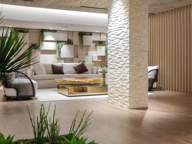 3-bedroom condo for rent in Miami Beach - 2301 Collins Ave 1432 - MondialRealty