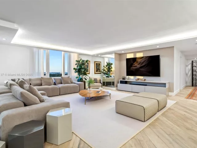 3-bedroom condo for rent in Miami Beach - 2301 Collins Ave 1432 - MondialRealty