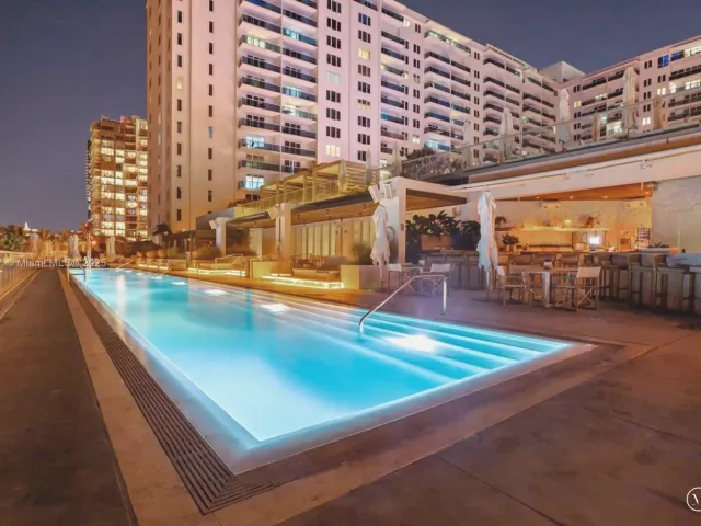 3-bedroom condo for rent in Miami Beach - 2301 Collins Ave 1432 - MondialRealty