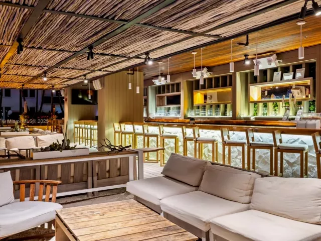 3-bedroom condo for rent in Miami Beach - 2301 Collins Ave 1432 - MondialRealty