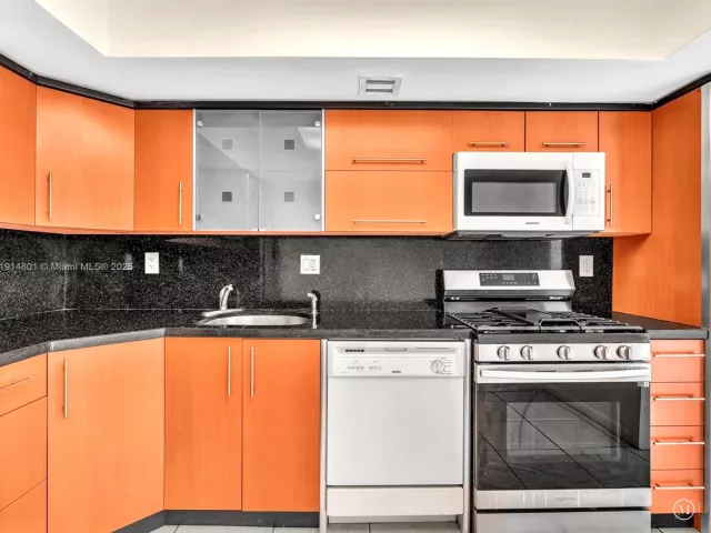 2-bedroom condo for sale in Hallandale Beach - 2030 S Ocean Dr 2024 - MondialRealty