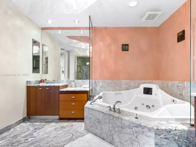 2-bedroom condo for sale in Sunny Isles Beach - 16047 Collins Ave 1202 - MondialRealty