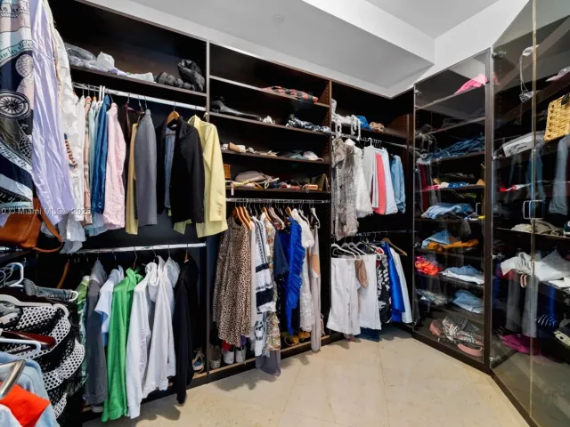 2-bedroom condo for sale in Sunny Isles Beach - 16047 Collins Ave 1202 - MondialRealty