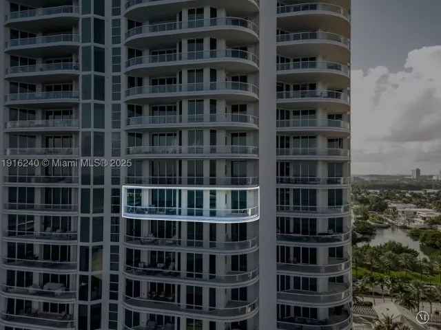 2-bedroom condo for sale in Sunny Isles Beach - 16047 Collins Ave 1202 - MondialRealty